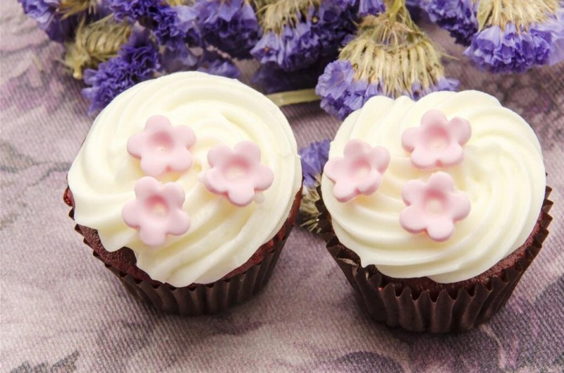 High definition image of mini cream cupcake