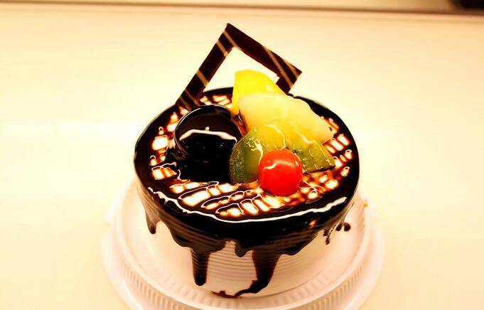 Exquisite chocolate fruit cake picture