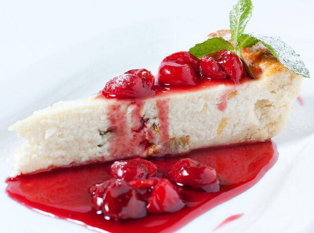 Super Delicious Red Jam Cake Image