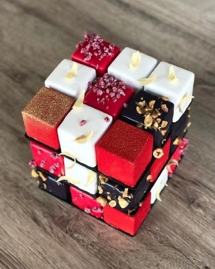 Exquisite and delicious Rubik's cube cake