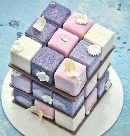 Exquisite and delicious Rubik's cube cake