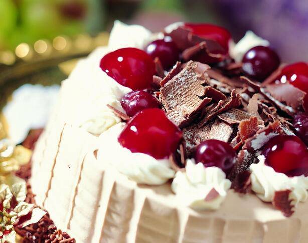 Super clear close-up image of cherry cream cake