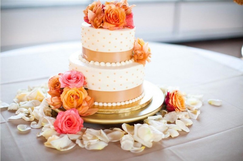 Exquisite Rose Double Layer Wedding Sugar Cake
