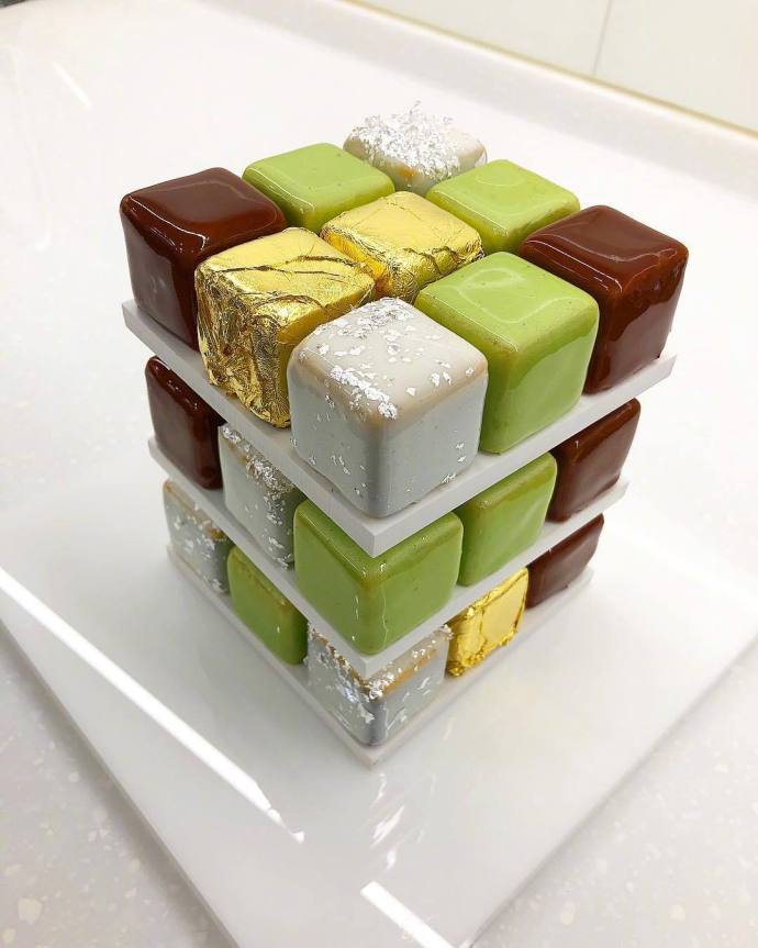 The new work of C é dric Grolet, who makes Rubik's Cube Cake, is such a delicate dessert