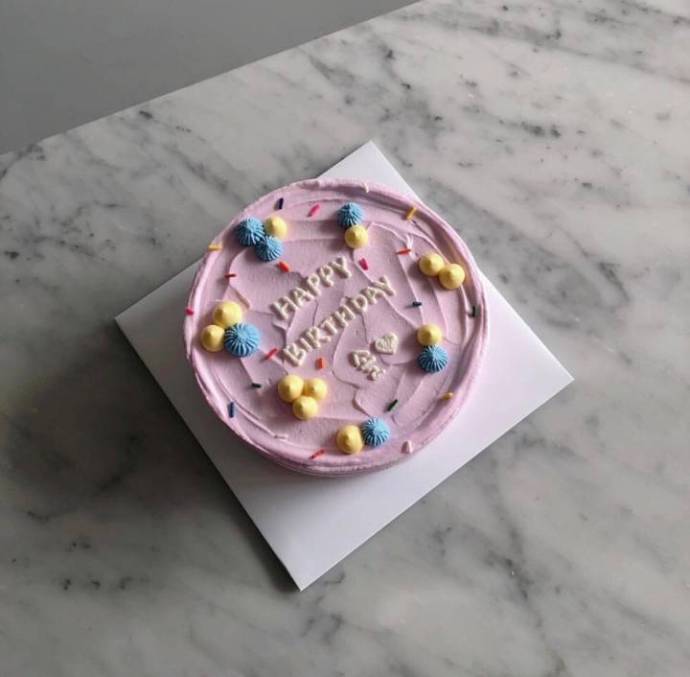 I prefer this cute minimalist cake