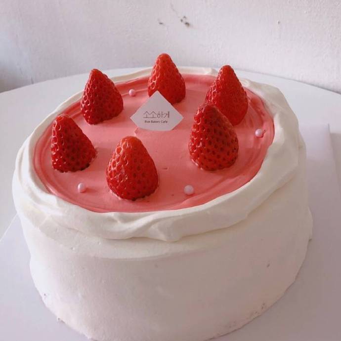 Attractive Strawberry Cake Picture Appreciation