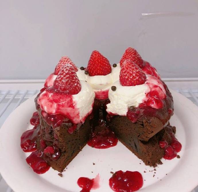 Attractive Strawberry Cake Picture Appreciation