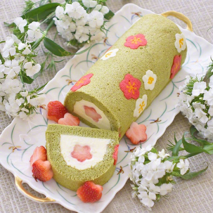 The cake roll made by a Japanese girl has an incredible appearance