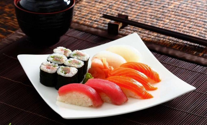 Picture of a delicious Japanese sushi platter