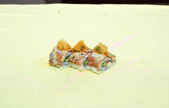 Picture of cooked autumn saury sushi roll