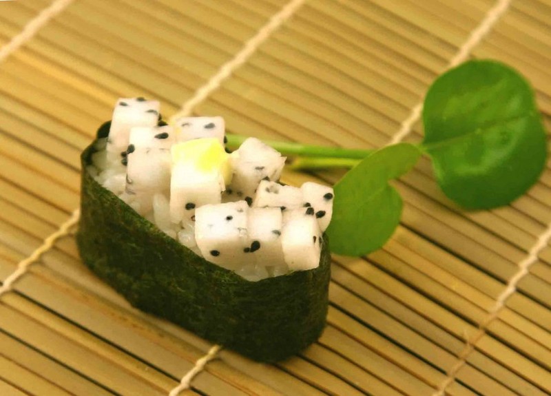 Delicious Japanese sushi pictures