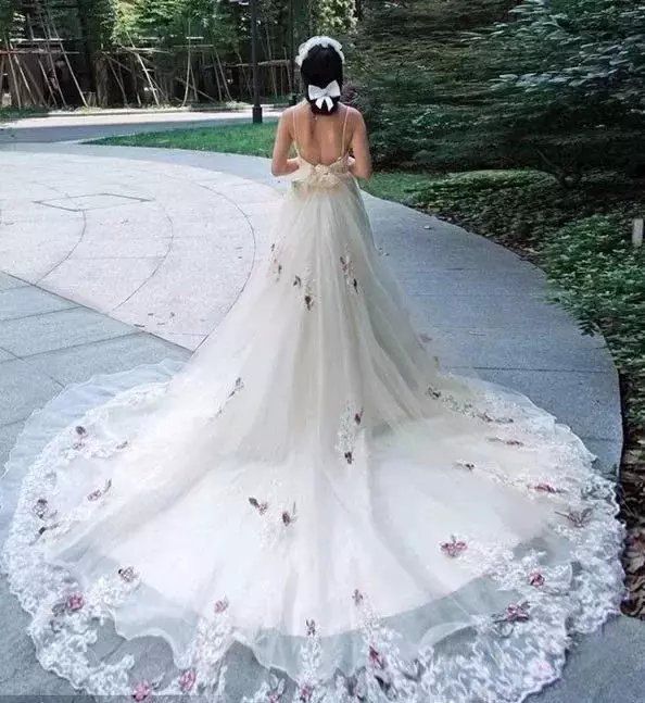 Do you love these wedding dresses,