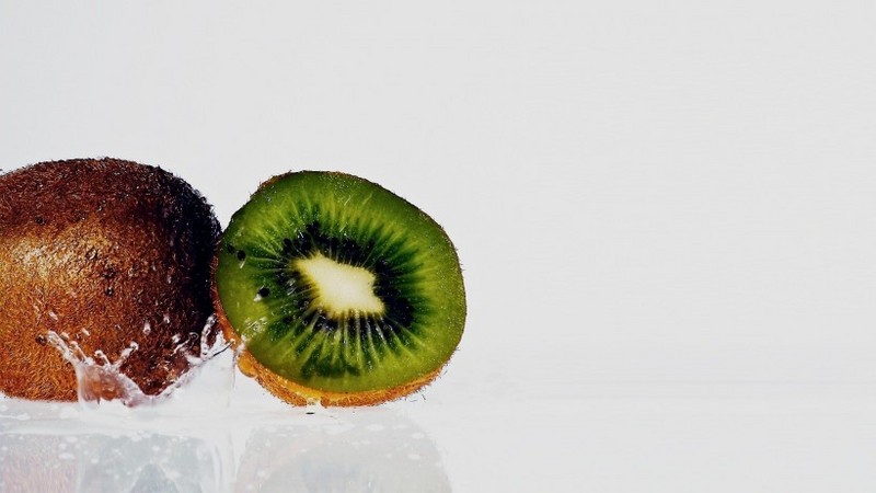 Kiwi fruit and sliced images