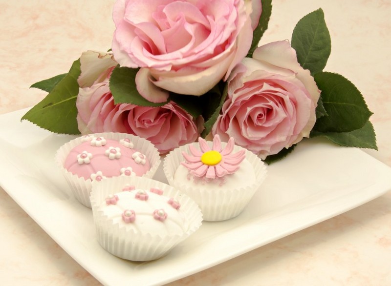 Sweet cake and rose pictures