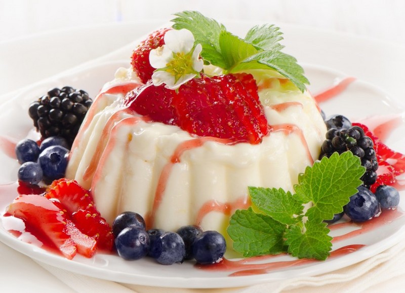 Image of fruit cream cake that melts right in the mouth