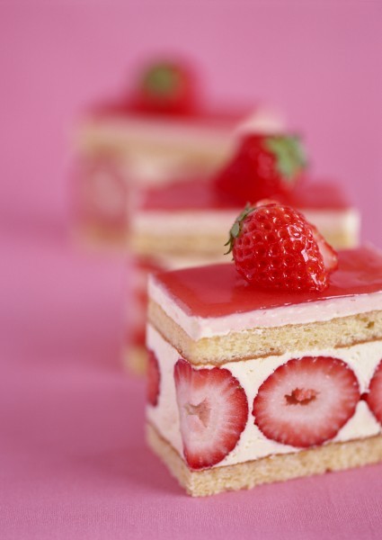 High definition picture of strawberry cake for dessert