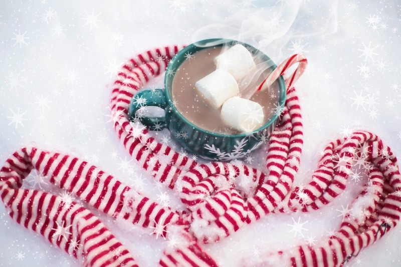 Picture of hot chocolate desserts on the snow in winter