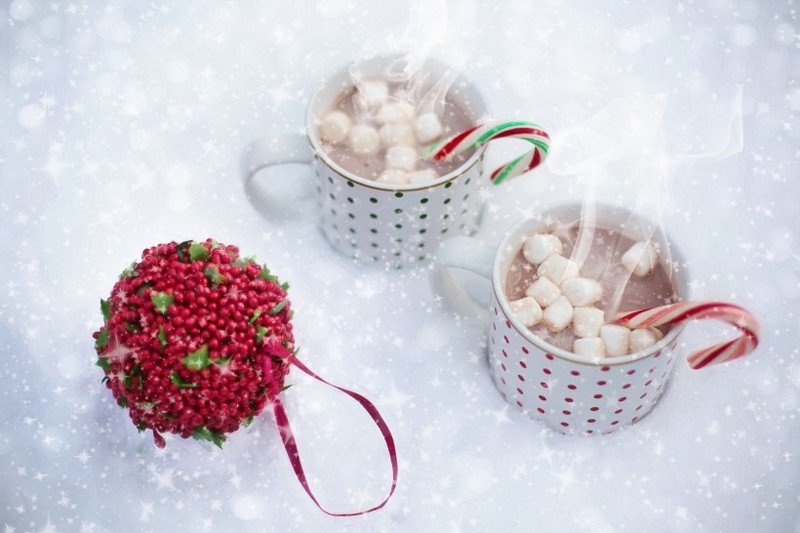 Picture of hot chocolate desserts on the snow in winter