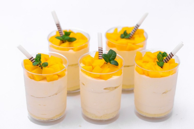 Delicious and delicious dessert mousse cup picture