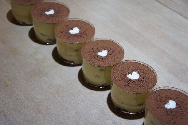Delicious and delicious dessert mousse cup picture