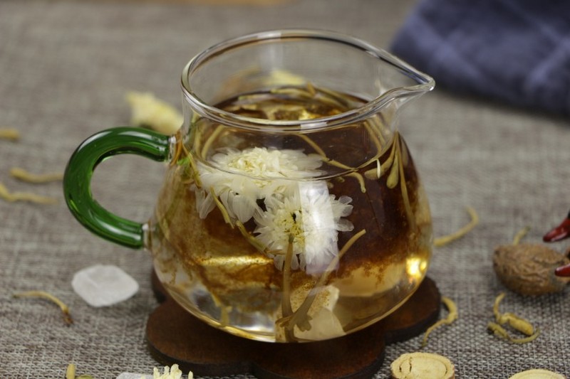 A picture of a delicious health preserving goji berry chrysanthemum tea