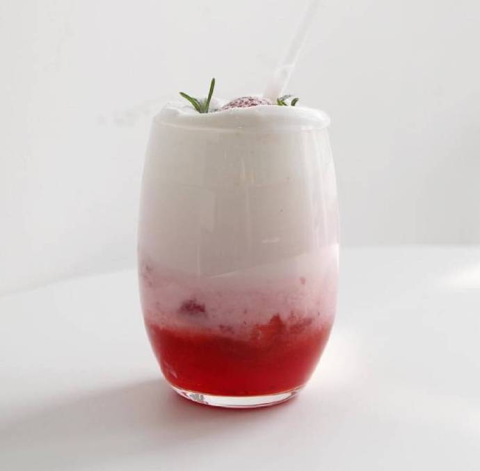A set of drinks that look particularly beautiful and delicious