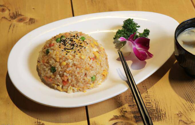 Delicate Japanese cuisine seafood Fried Rice pictures