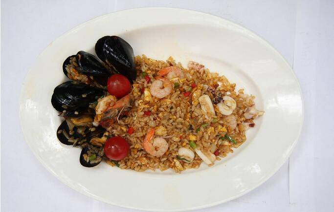 Delicious and nutritious seafood Fried Rice pictures