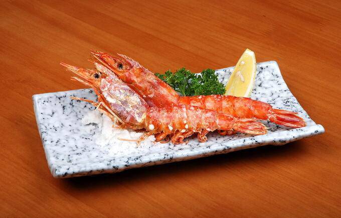 Tempting pictures of grilled seafood and red shrimp