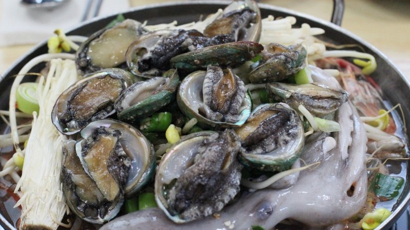 Nutritious and delicious abalone pictures