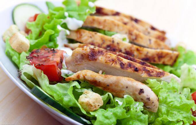Delicious picture of chicken breast and vegetable salad