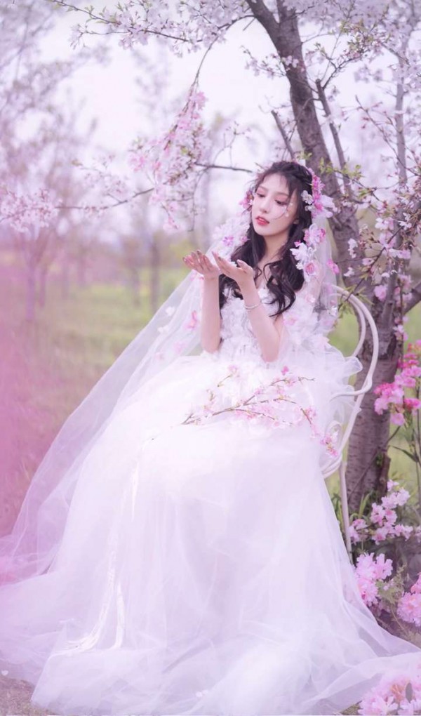 Beautiful and charming, wedding dress style