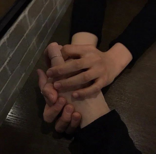 Chuanchuan/Weimei holding hands background picture/Want to have a good time with her (him)