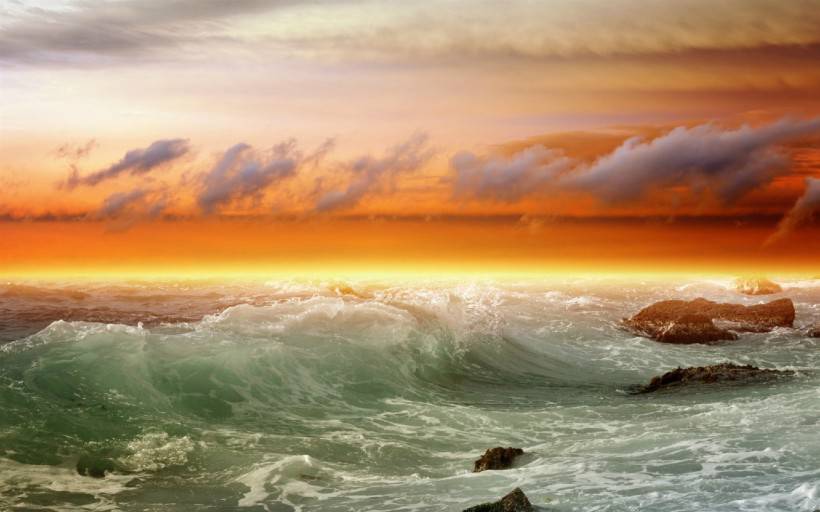 High definition desktop wallpaper with beautiful ocean wave scenery