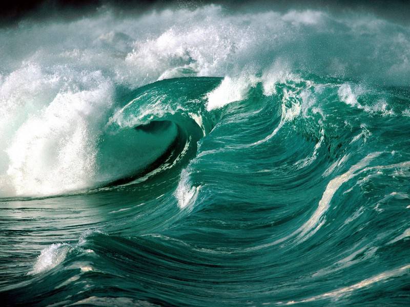 High definition landscape pictures of turbulent and spectacular waves and mountains