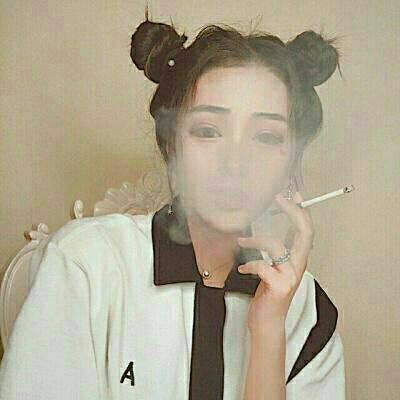 Super domineering smoking girl QQ avatar, sad, nameless, and jealous eating the most sour