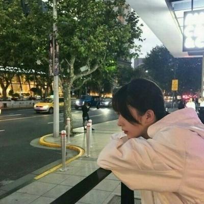 QQ's sad avatar, lonely alone, your infatuation is someone else's burden