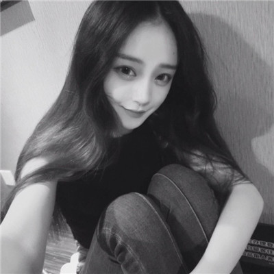 QQ's melancholic black and white avatar, you seem to understand after stumbling and falling, feeling lonely