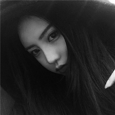 QQ's melancholic black and white avatar, you seem to understand after stumbling and falling, feeling lonely