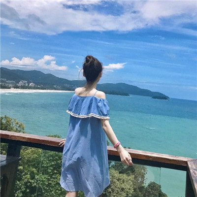 Girl's long hair draped over shoulder portrait 2021, beautiful back view by the seaside picture, wife is always more important than face