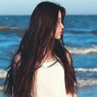 2021 QQ profile picture of beautiful girls with long hair draped over their shoulders. Life is not like this. If there are only results