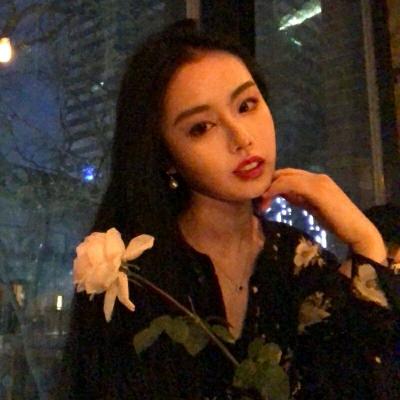 QQ's super cute girl avatar is domineering, without words, without wading through a muddy pool of water, how can one know that the world is suffering countless hardships