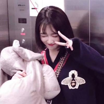 A unique and beautiful girl's profile picture with good symbolism. The lucky girl YY's profile picture for the 2021 Peach Blossom move