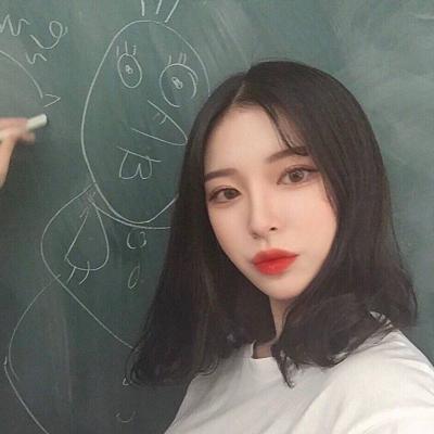 A unique and beautiful girl's profile picture with good symbolism. The lucky girl YY's profile picture for the 2021 Peach Blossom move