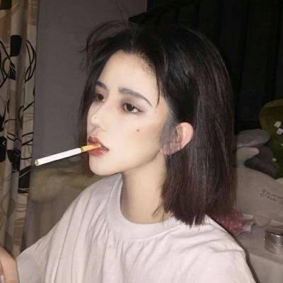 女生头像-2021qq头像女生霸气伤感抽烟图片 接受成长接受所有不欢而散(10)