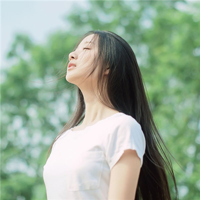 Positive, sunny, and energetic WeChat avatar for women in 2021. A sunny and atmospheric WeChat avatar image