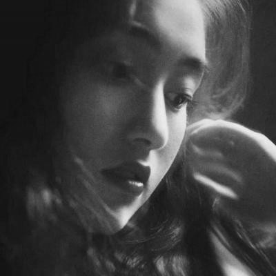 Kwai Girl's Social Image Black and White Sad Youth Is So Precious Should Be Wasted