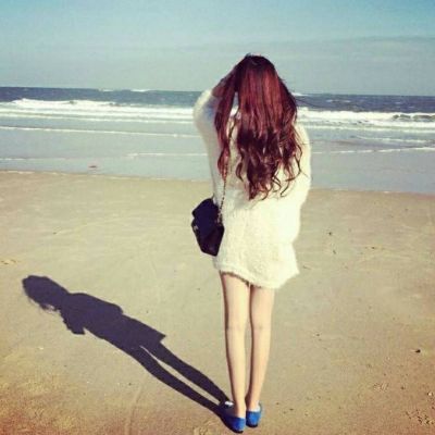 WeChat avatar of a beautiful girl with a seaside silhouette. 2021 Love is Proved by Time