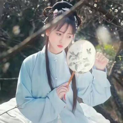 A beautiful and artistic girl with an ancient style WeChat avatar in high-definition. Could you please help me with a bowl of tea and tears streaming down my face