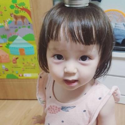Soft and cute little girl's WeChat avatar in high-definition and beautiful, so loving that she is willing to sacrifice herself and suffers from bruises all over her body